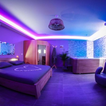 Nuit Vip Spa Sauna Privatif Le Rove Kültér fotó