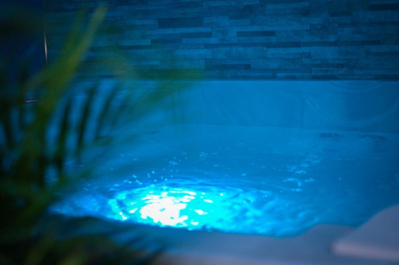 Nuit Vip Spa Sauna Privatif Le Rove Kültér fotó