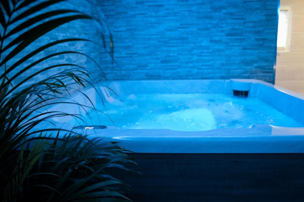 Nuit Vip Spa Sauna Privatif Le Rove Kültér fotó